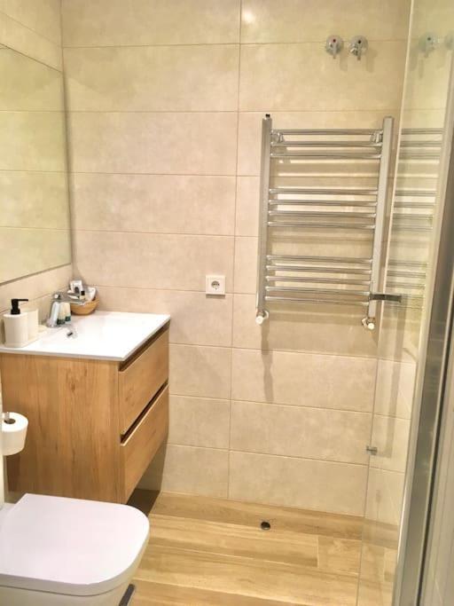 Rocamar Centro Playa San Lorenzo - Parking Gratuito Gijon Bagian luar foto